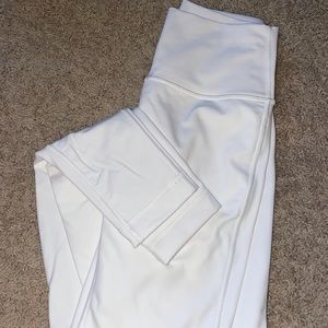 White Lululemon Wunder Under leggings